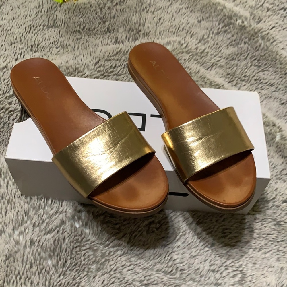 GOLD ALDO SANDALS!